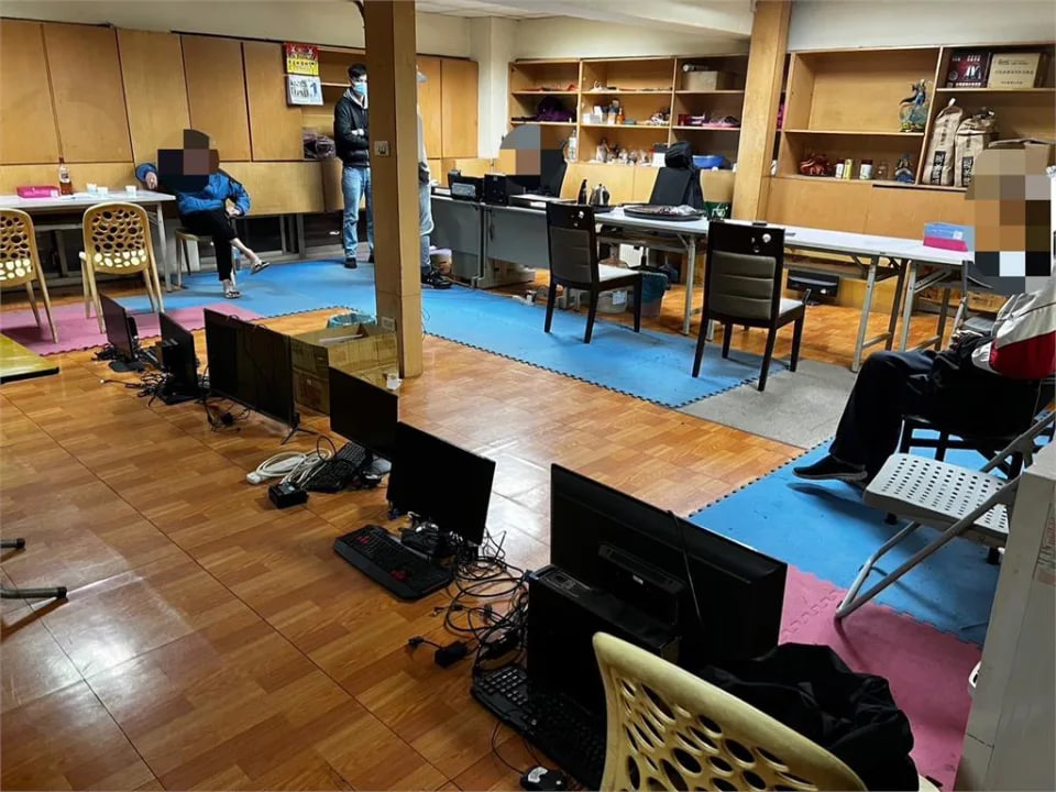 การทำนายผลประชามติ! ตำรวจเกาสงทลายโต๊ะพนัน ปฏิบัติการจับกุมมีมูลค่า 140 ล้านเหรียญ