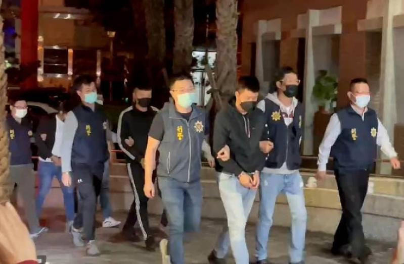 บ่อนการพนันออนไลน์หลอกลวงฆ่าผู้เล่น และบล็อกผู้ชนะ เสียเงิน 5 พันล้าน ตำรวจจับกุม 17 ผู้ต้องหา